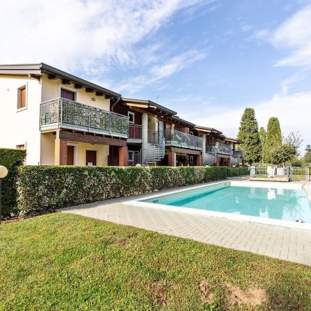 Residence La Corte Near Gardaland 卡斯特努沃德加尔达 外观 照片