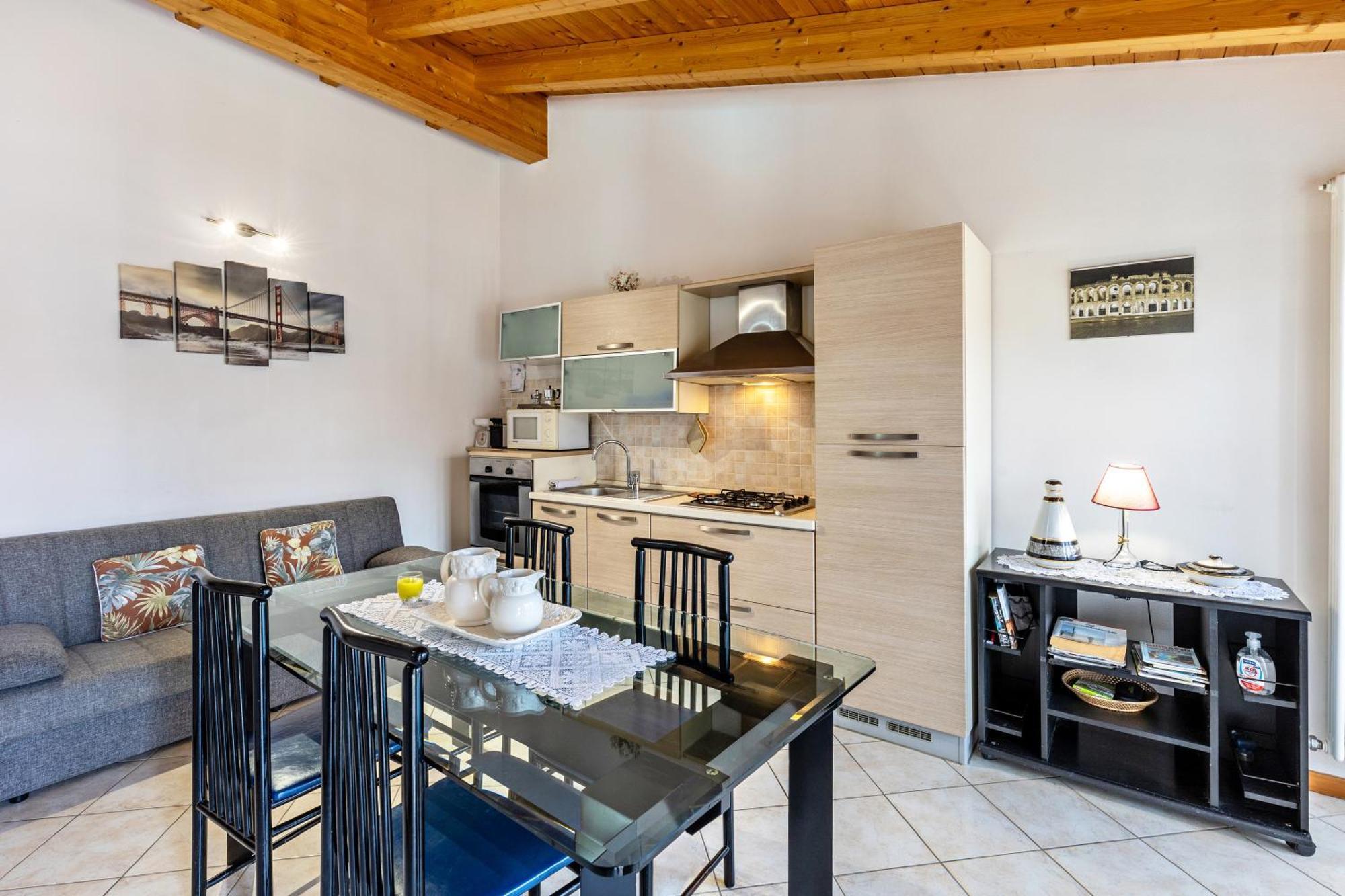 Residence La Corte Near Gardaland 卡斯特努沃德加尔达 外观 照片
