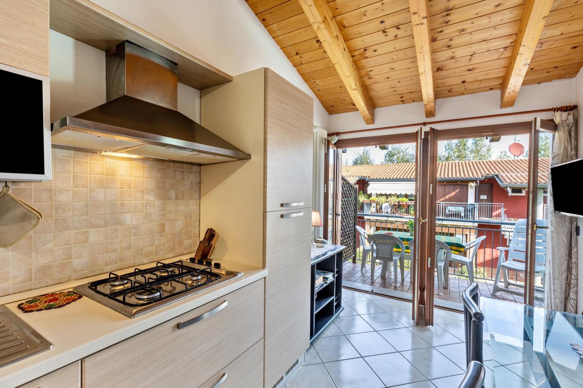 Residence La Corte Near Gardaland 卡斯特努沃德加尔达 外观 照片