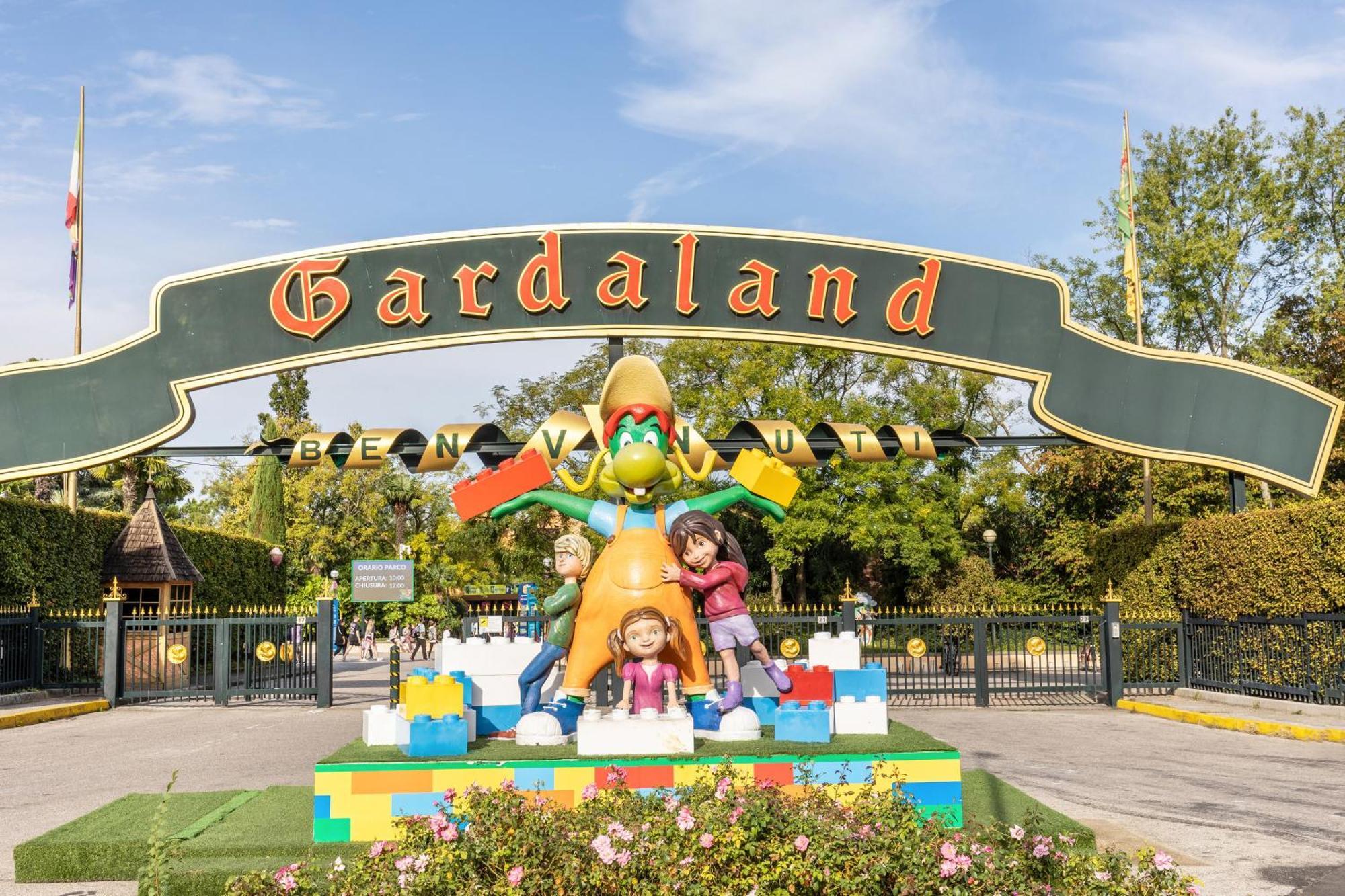 Residence La Corte Near Gardaland 卡斯特努沃德加尔达 外观 照片