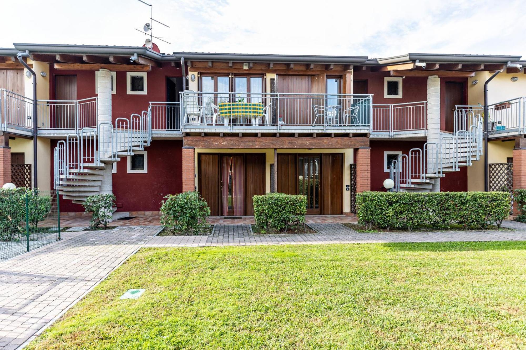 Residence La Corte Near Gardaland 卡斯特努沃德加尔达 外观 照片