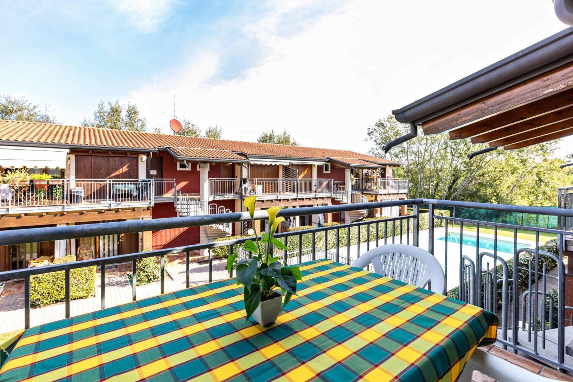 Residence La Corte Near Gardaland 卡斯特努沃德加尔达 外观 照片